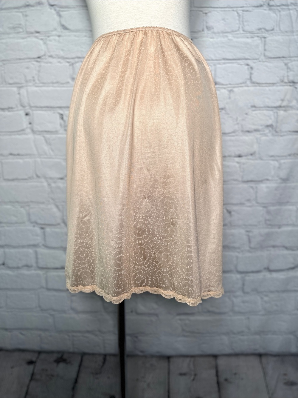 Vintage 80s Givenchy Nude Floral Half Slip M/L - Picture 6 of 9